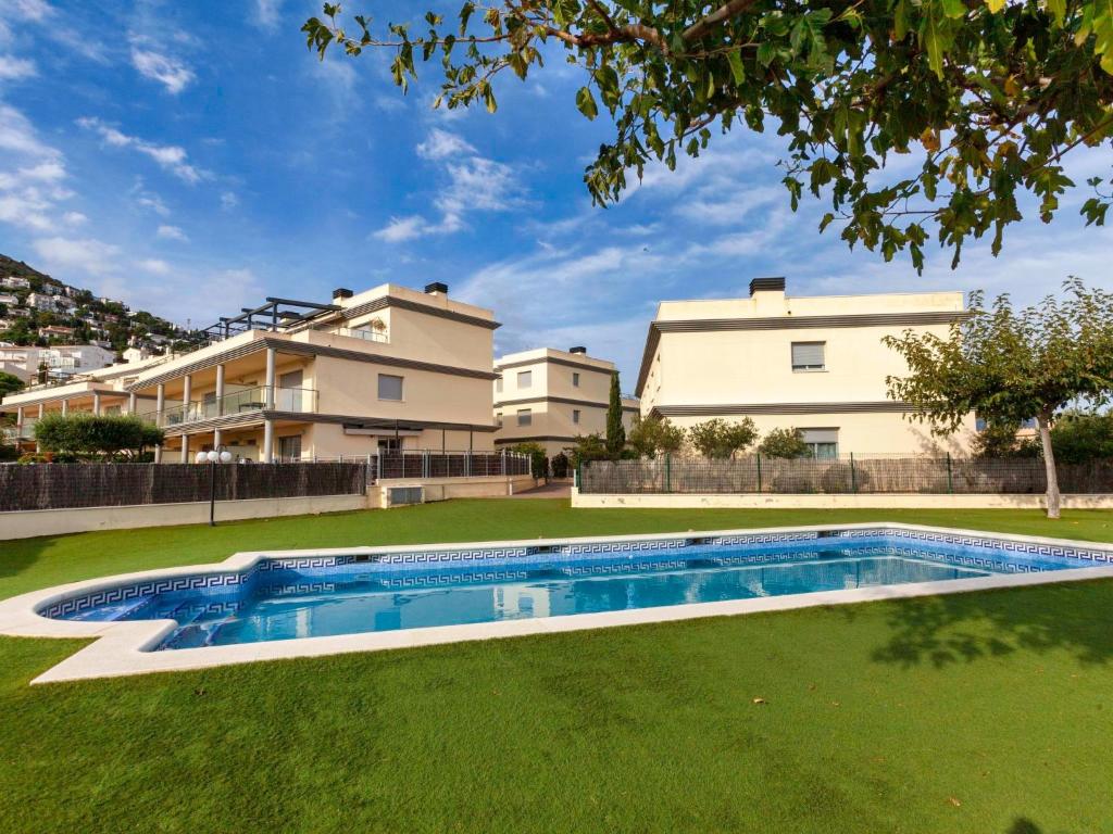 Bazén v ubytovaní Apartment Fane de baix III by Interhome alebo v jeho blízkosti