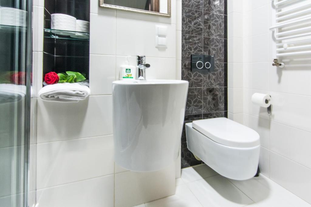 Kúpeľňa v ubytovaní Apartamenty hoteLOVE z sauną