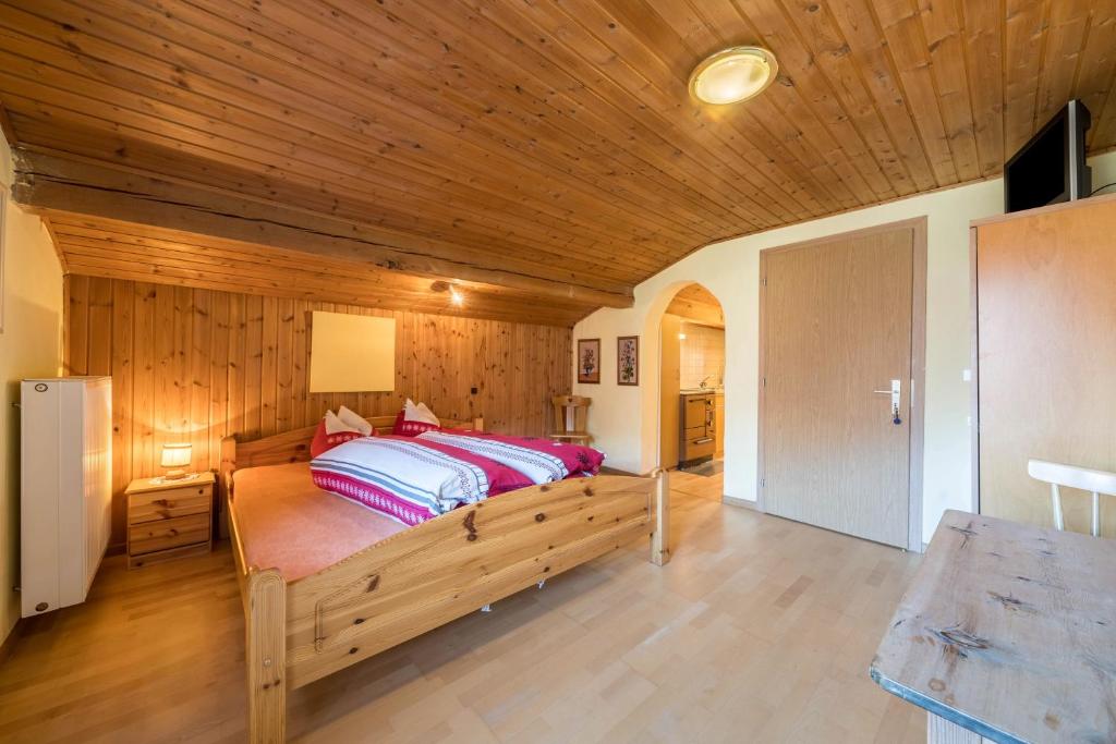 Postel nebo postele na pokoji v ubytování Untervernatsch Fewo Enzian