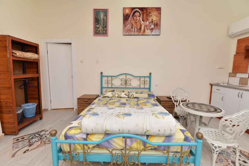 Postel nebo postele na pokoji v ubytování Corinne Hostel