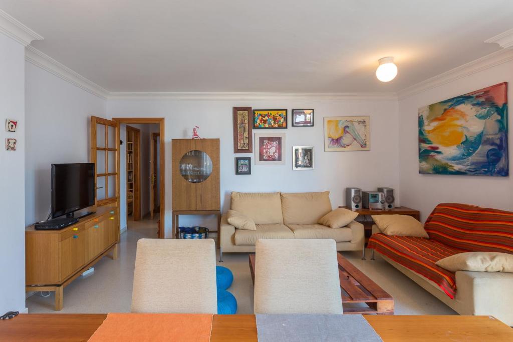 Posezení v ubytování Comfortable Apartment in Salinetas Beach.