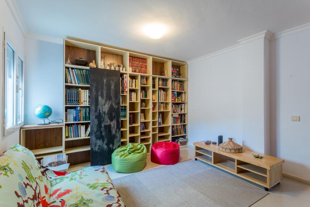 Knihovna v apartmánu