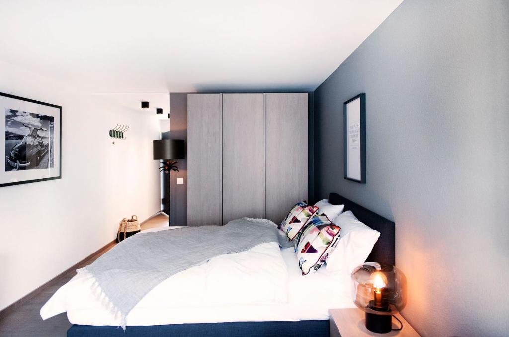 Postel nebo postele na pokoji v ubytování COSMOPOLITAN APARTMENTS Zürich Seefeld