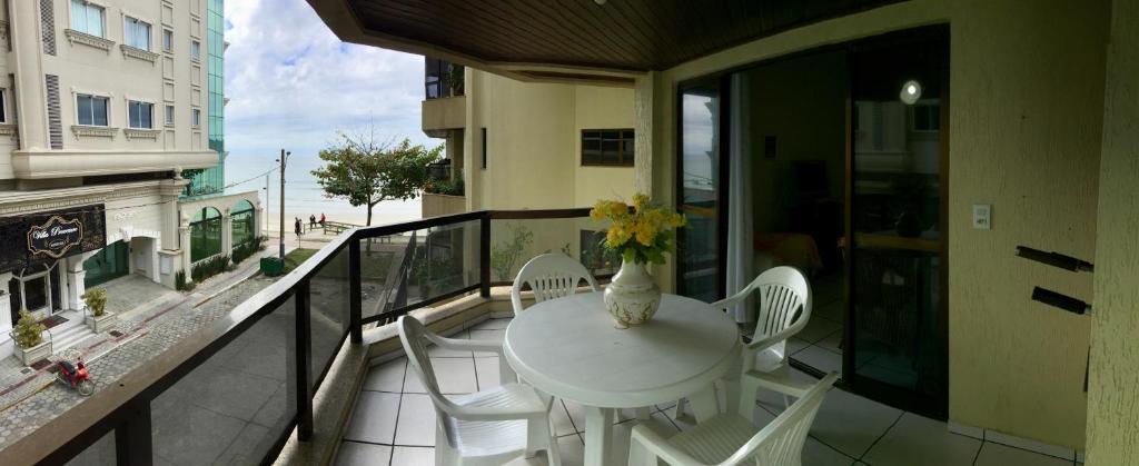  Amplo apartamento em frente ao mar em Itapema