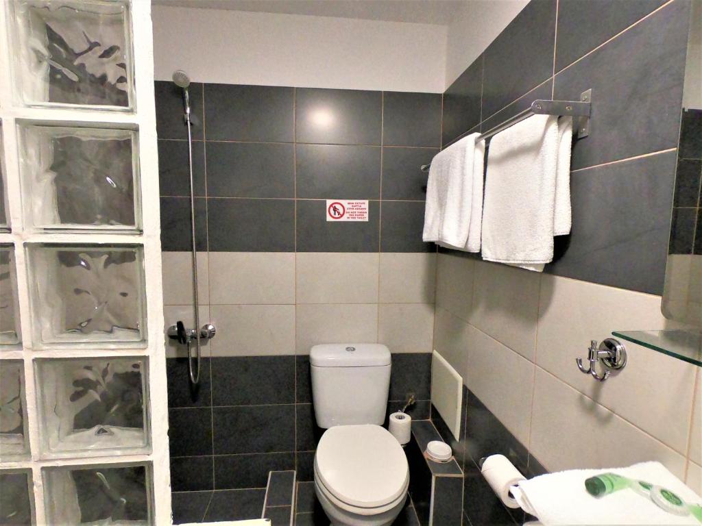 Koupelna v ubytování Achillion Hotel Piraeus