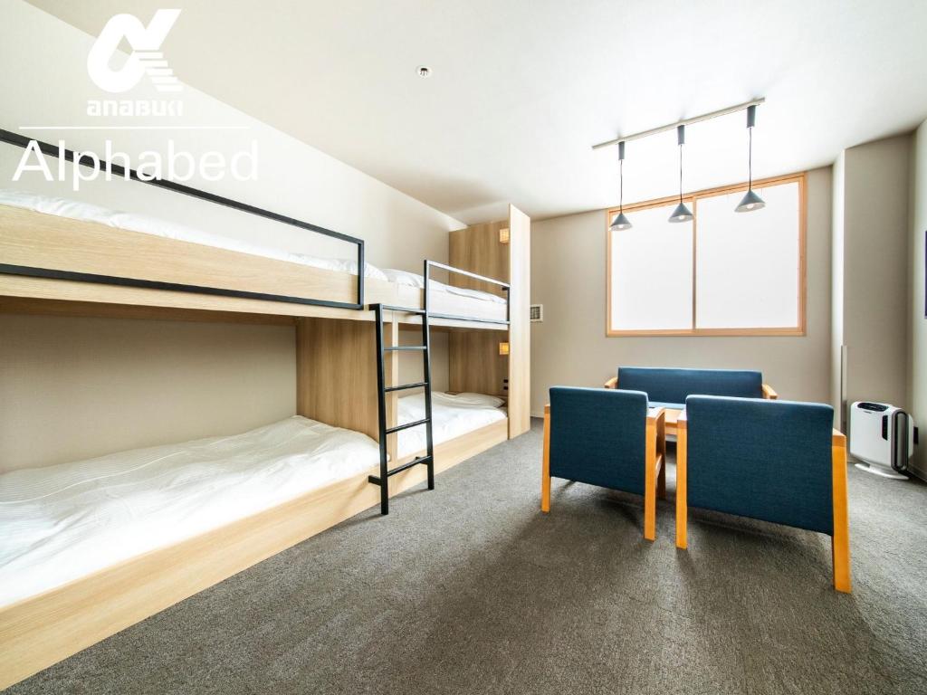 เตียงสองชั้นในห้องที่ ALPHABED INN Fukuoka Ohori Park - Vacation STAY 06389v
