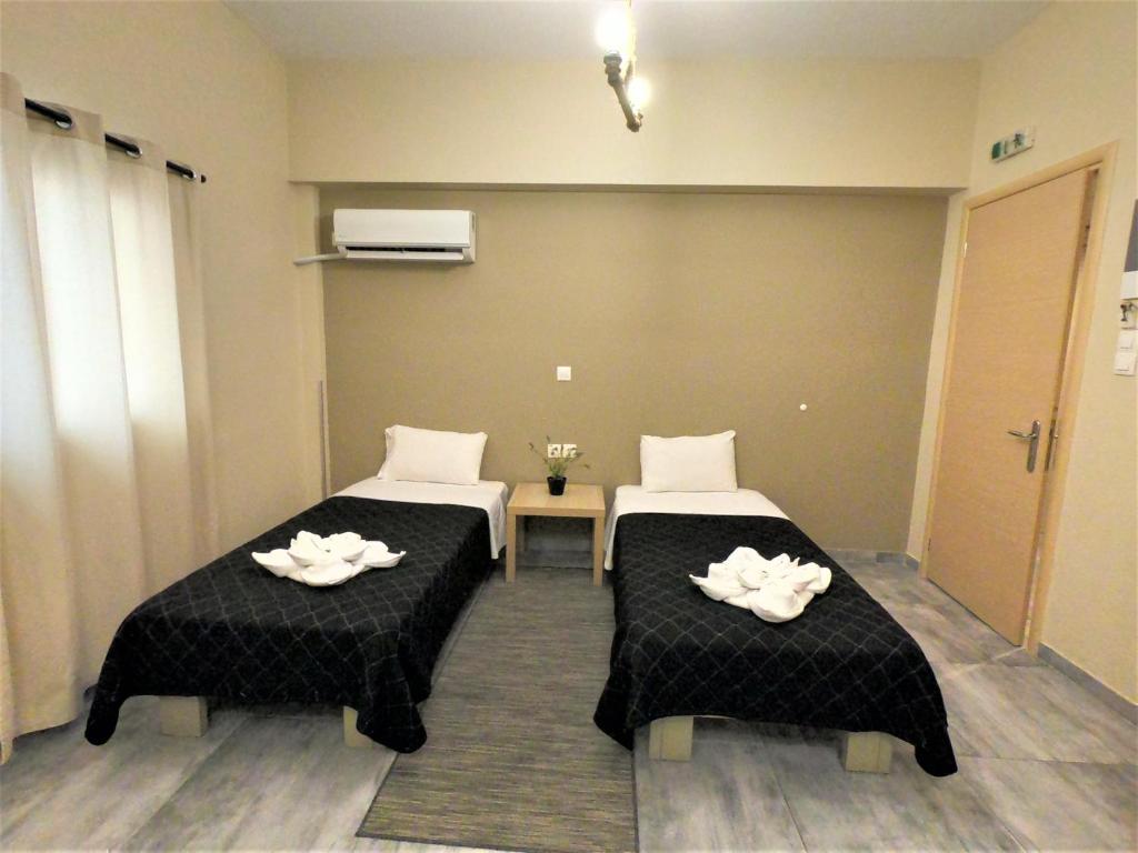 Postel nebo postele na pokoji v ubytování Achillion Hotel Piraeus