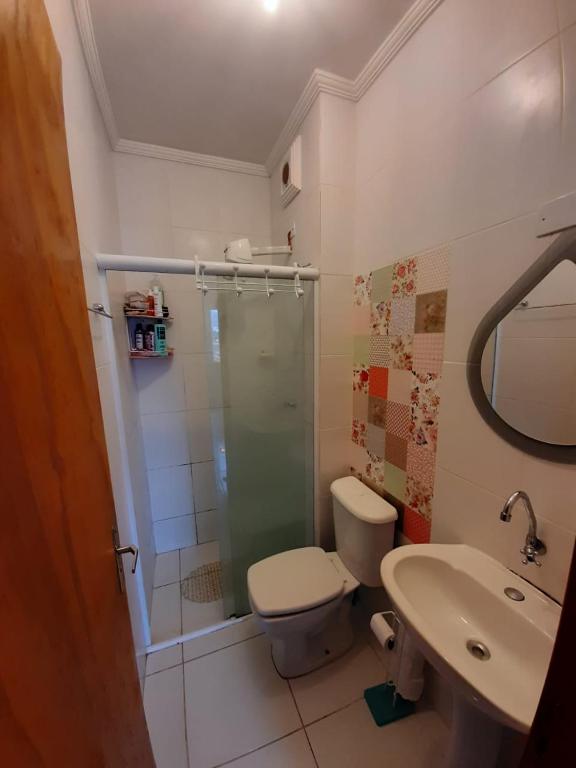  APTO PERTINHO DA PRAIA - Lindo e Equipado! Internet e 3 Tvs - Completo!