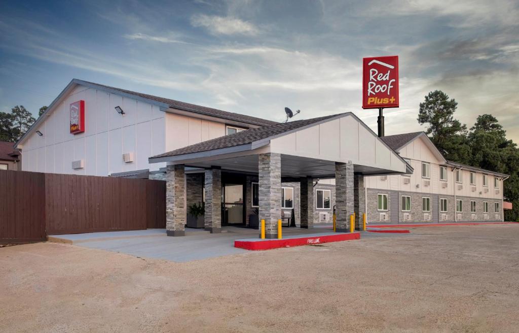 a fast food restaurant with a sign in front of it at Red Roof Inn PLUS+ Huntsville in Huntsville