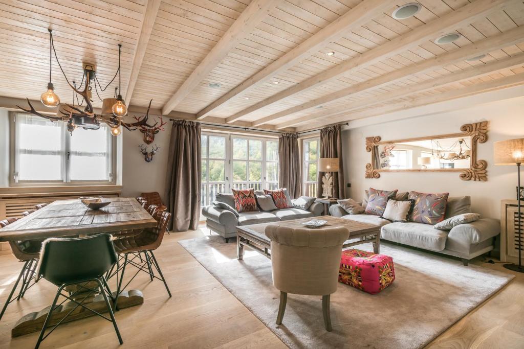 a living room with a couch and a table at Casa Daria by Totiaran in Baqueira-Beret