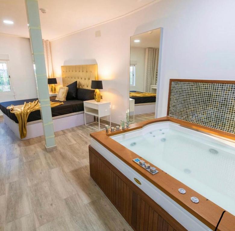 Jacuzzi Hotel Rouse house club