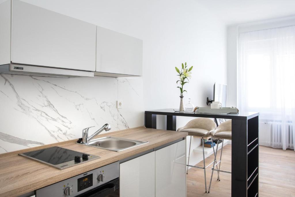 Flower Square Apartments - Estudio