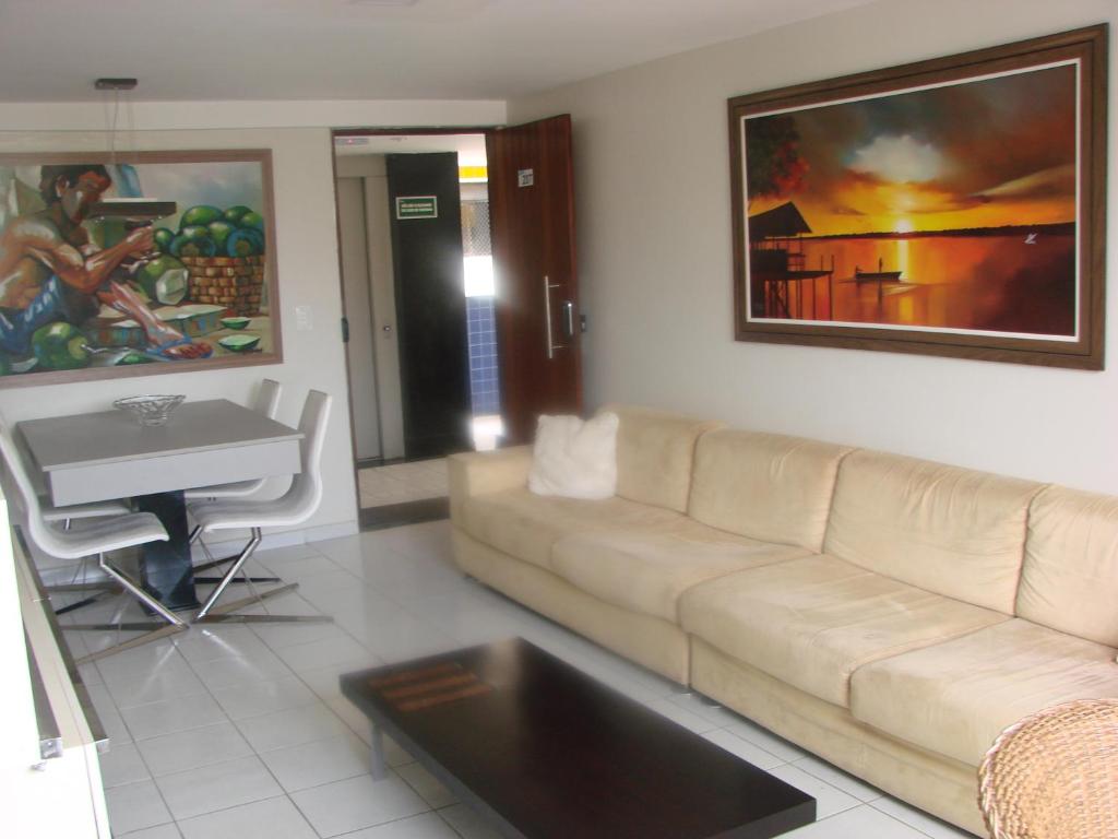  Apartamento em prédio Beira Mar