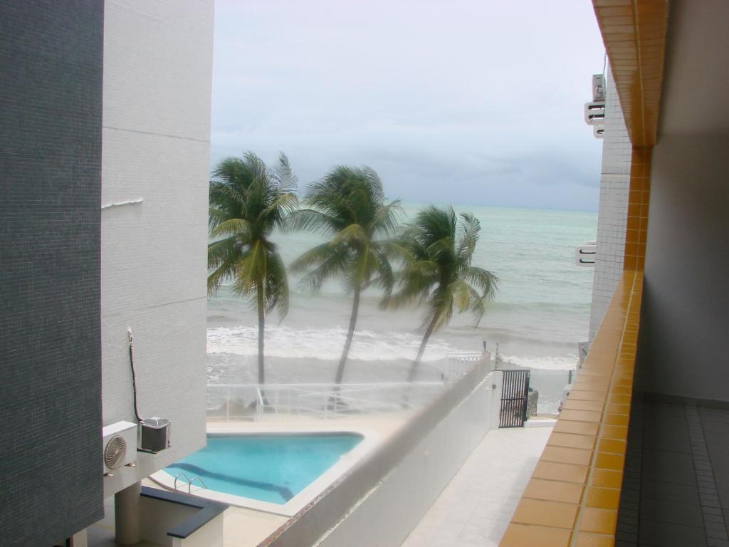  Apartamento em prédio Beira Mar