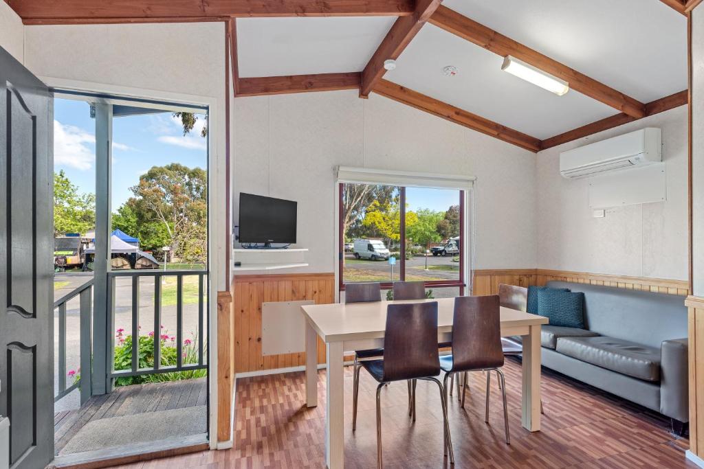 Discovery Parks - Melbourne - Cabina Estándar De 2 Dormitorios - Sleeps 5