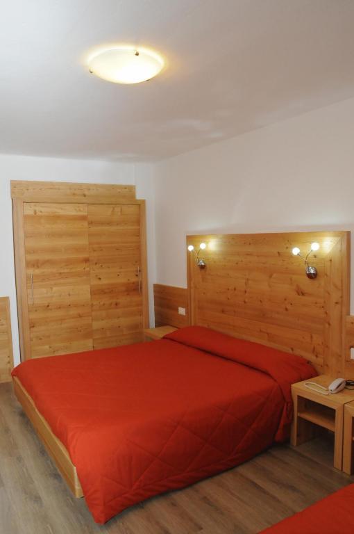 Postel nebo postele na pokoji v ubytování Hotel Garni Arnica ***S
