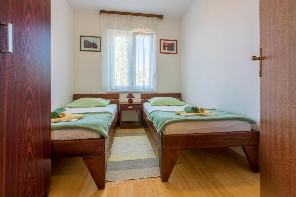 Postel nebo postele na pokoji v ubytování Apartments Robic