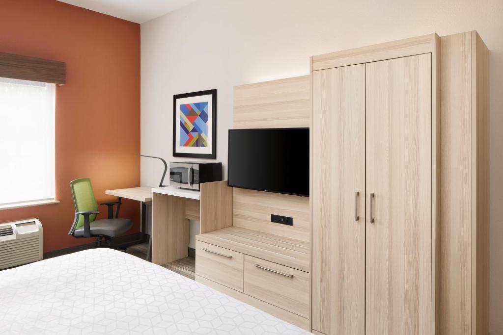Holiday Inn Express Hotel & Suites Salem, an IHG Hotel - Suite King - Accès Handicapés