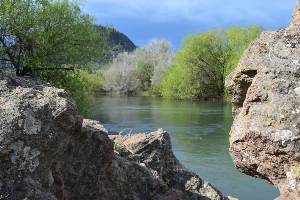 a river between two large rocks with trees in the background at Montalto in Dina Huapi