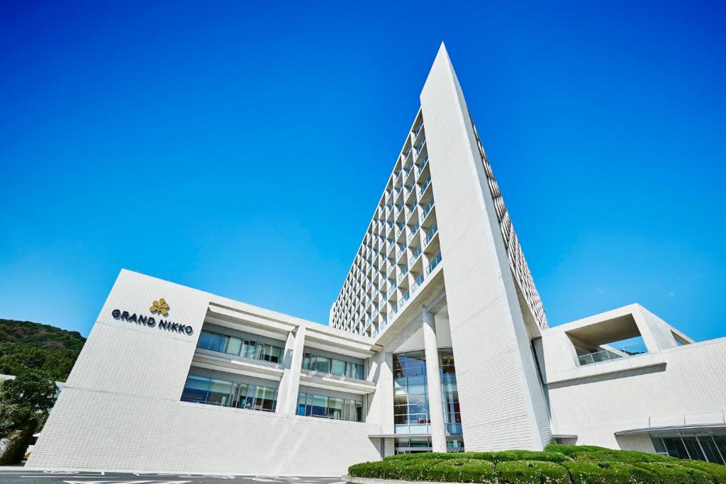 Blick auf das große Mirage Hotel und das Casino in der Unterkunft GRAND NIKKO AWAJI in Awaji