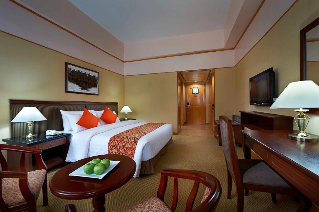 Berjaya Makati Hotel - Deluxe Room