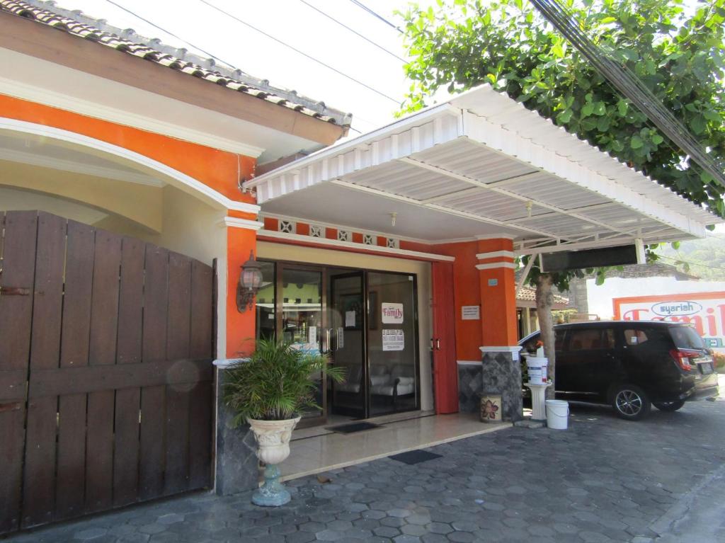 a building with a car parked in front of it at Hotel Family Syariah 1 in Parangtritis