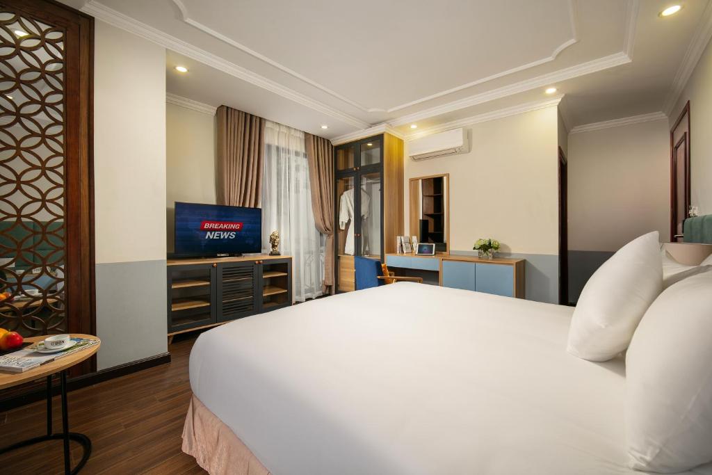 TV a/nebo společenská místnost v ubytování C'Bon Hotel Do Quang