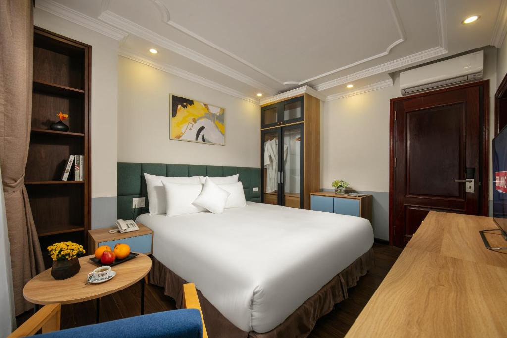 Postel nebo postele na pokoji v ubytování C'Bon Hotel Do Quang