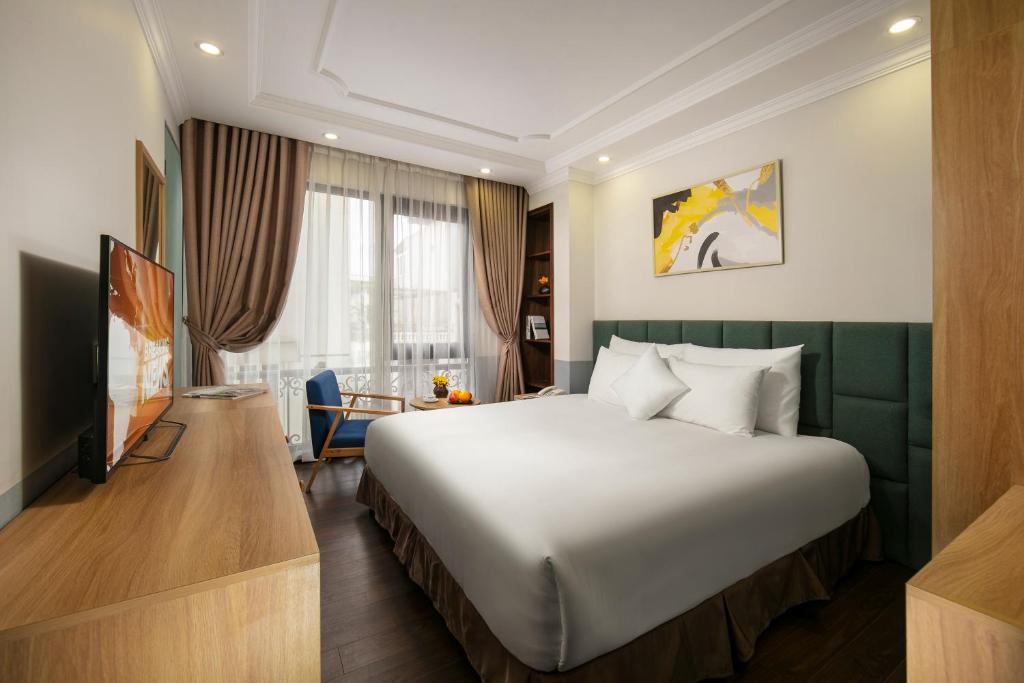 Postel nebo postele na pokoji v ubytování C'Bon Hotel Do Quang