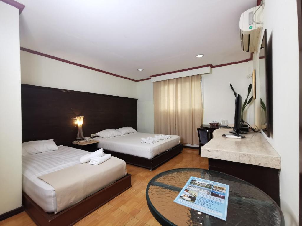 Postel nebo postele na pokoji v ubytování Cebu Hilltop Hotel