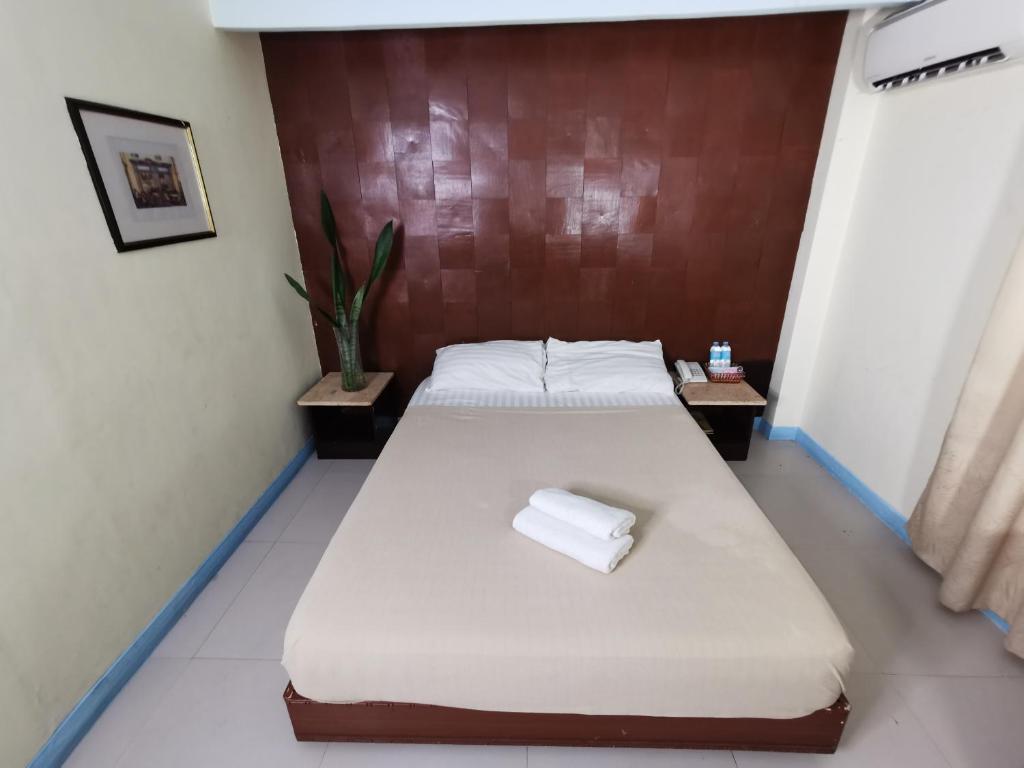 Postel nebo postele na pokoji v ubytování Cebu Hilltop Hotel