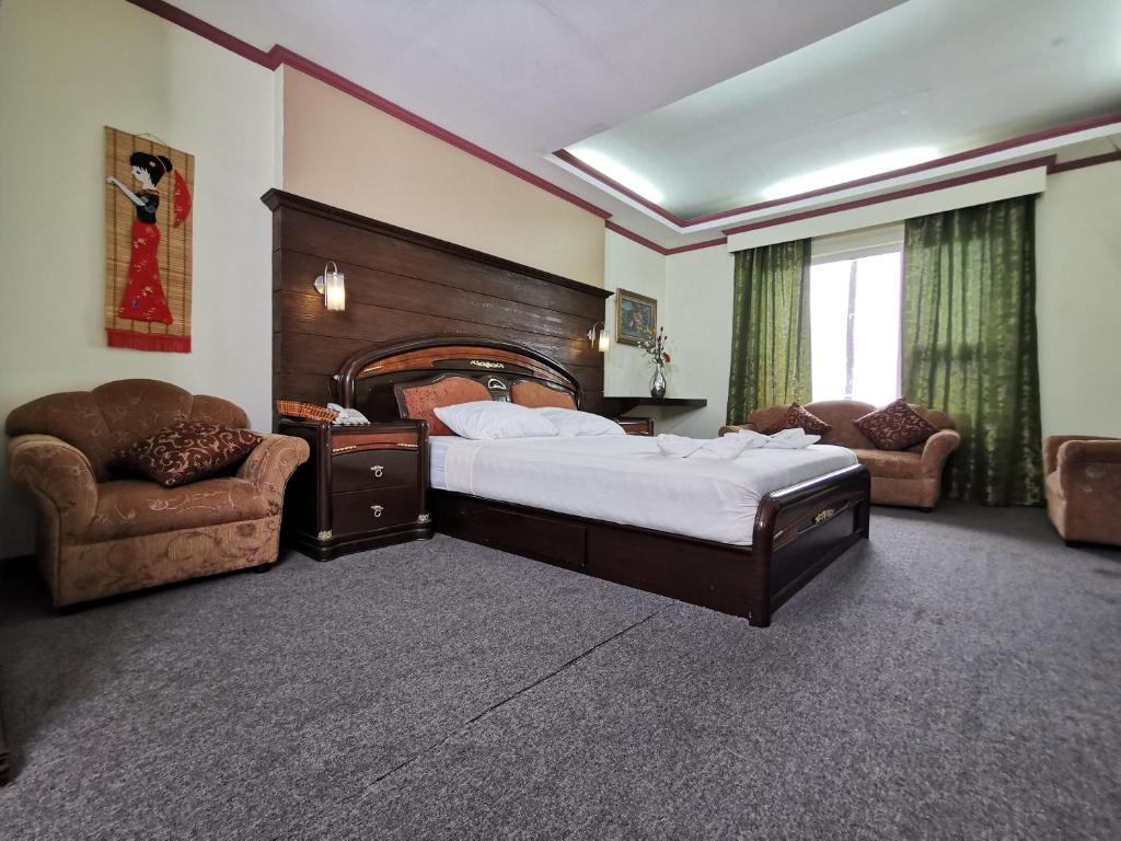 Postel nebo postele na pokoji v ubytování Cebu Hilltop Hotel
