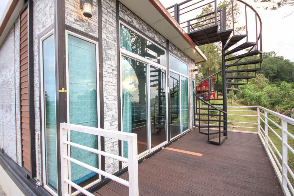 Happy Mountain Airport Resort - 7