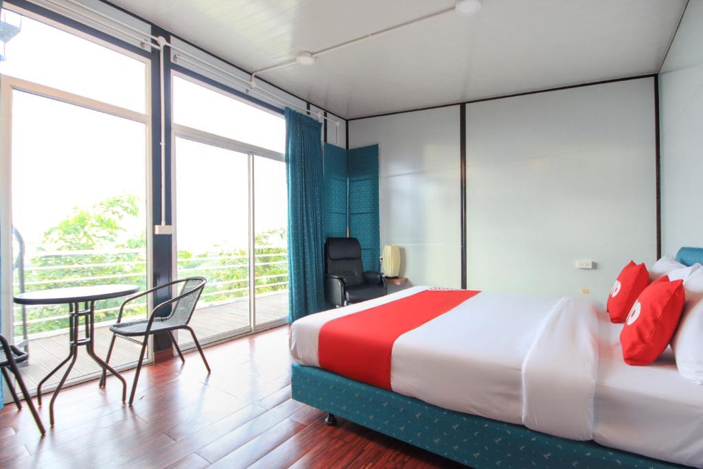 Happy Mountain Airport Resort - 2