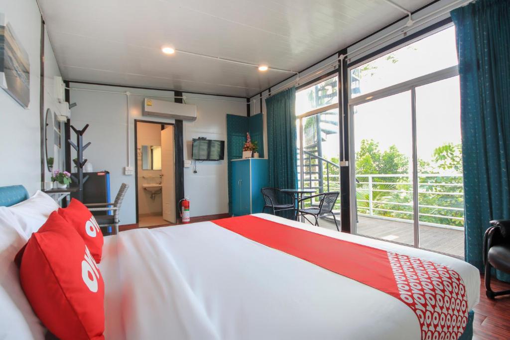 Happy Mountain Airport Resort - 6