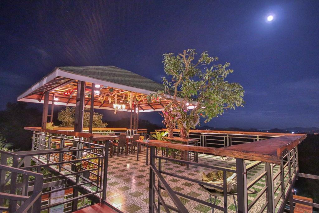 Happy Mountain Airport Resort - 17