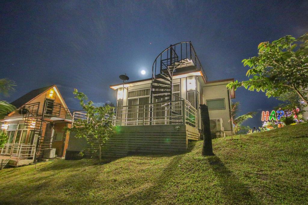 Happy Mountain Airport Resort - 15