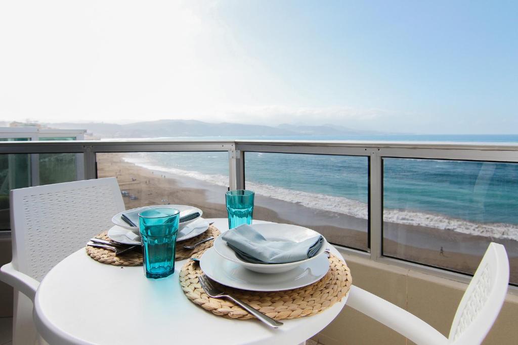 Estudio frente a la playa de Las Canteras S64
