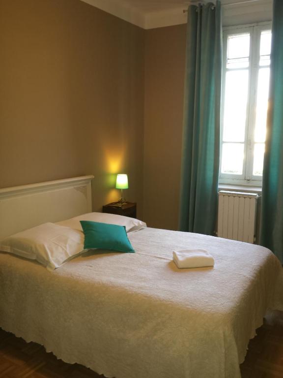 Postel nebo postele na pokoji v ubytování Auberge de la Cauquiere