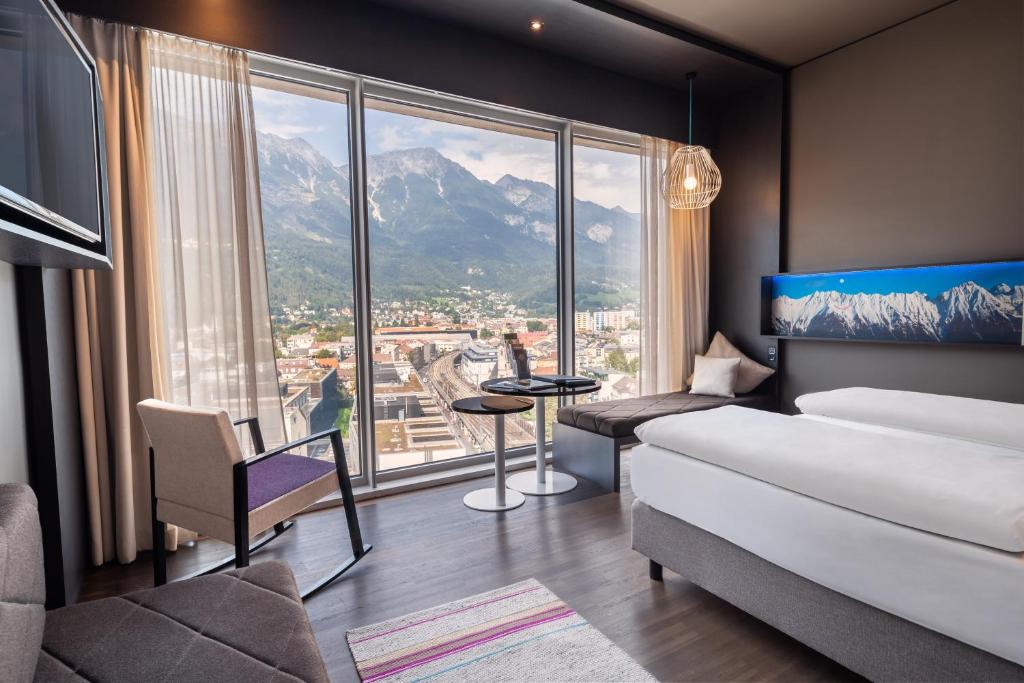 Nespecifikovaný výhled na hory nebo výhled na hory při pohledu z hotelu