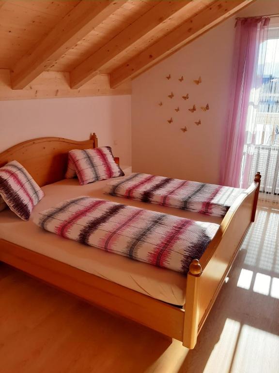A bed or beds in a room at Ferienwohnung Christine