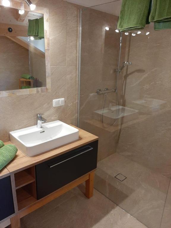 A bathroom at Ferienwohnung Christine