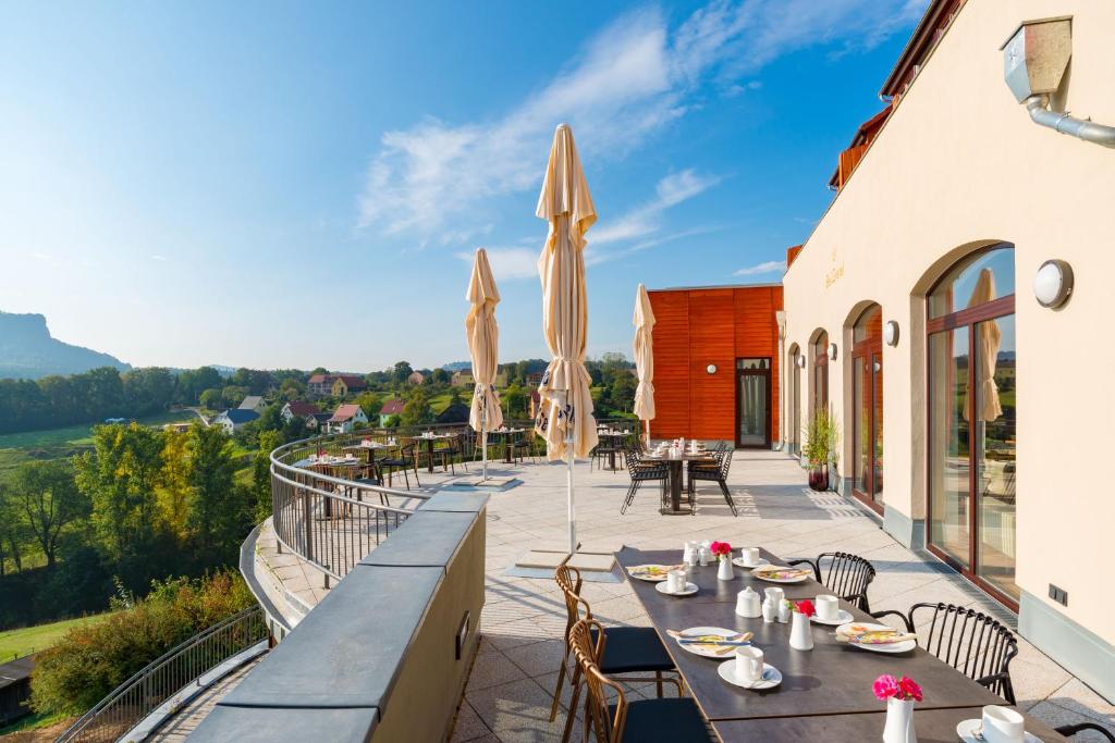 Nespecifikovaný výhled na hory nebo výhled na hory při pohledu z hotelu