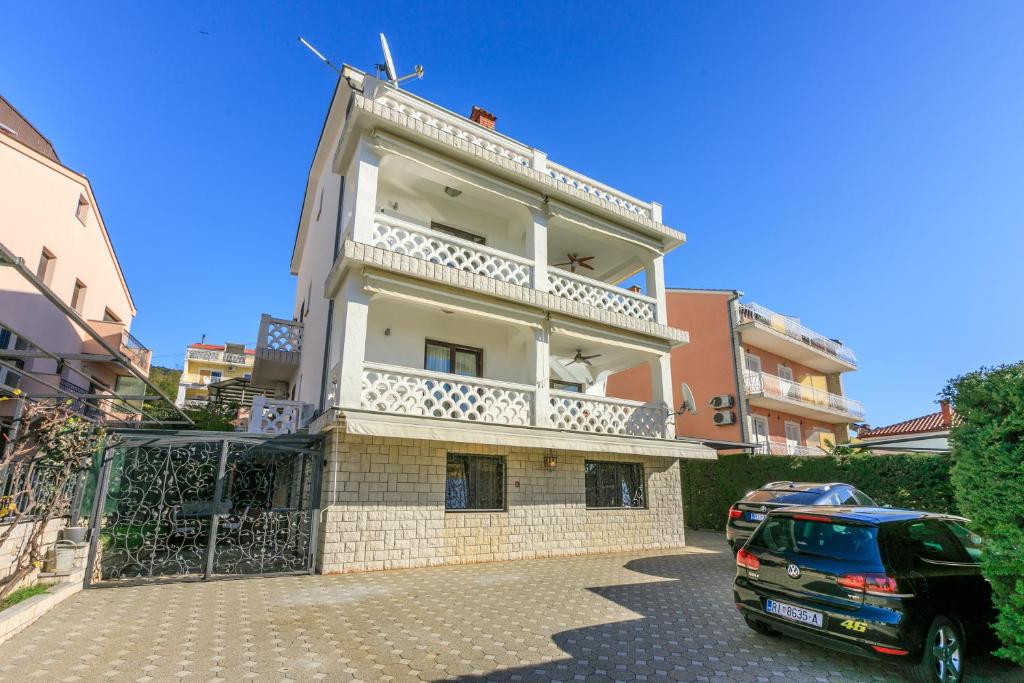 Budova, v ktorej sa apartmán nachádza