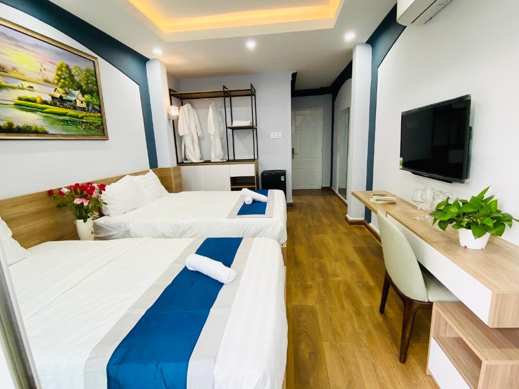 Home Away Do Quang Dau- Homestay, City Center, D1 - Queen Room With Balcony