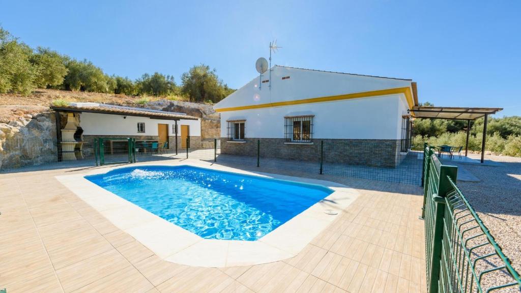 Πισίνα στο ή κοντά στο Casa La Molina Riogordo by Ruralidays