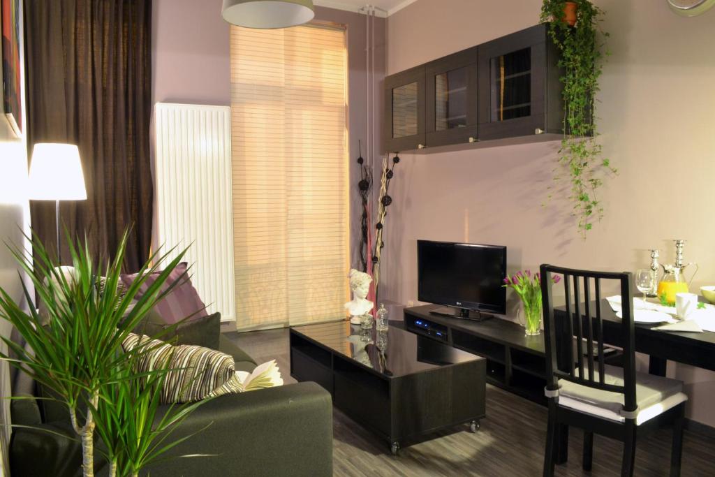 Appartbrussels - One-Bedroom Apartment With Balcony On 2nd Floor