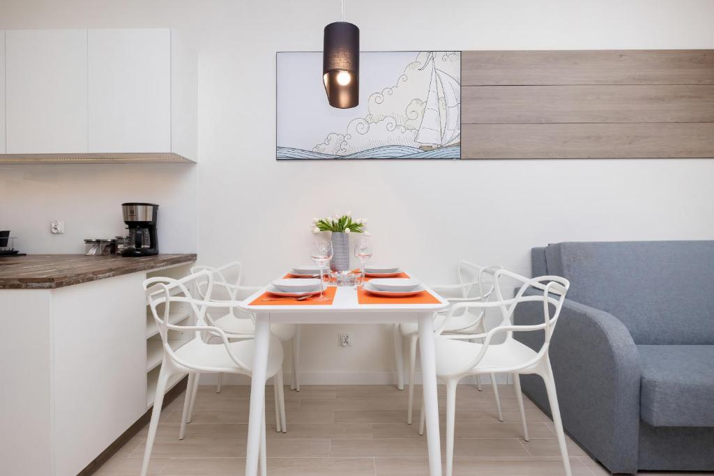 Posedenie v ubytovaní Apartamenty Aquamarina Onyx by Noclegi Renters