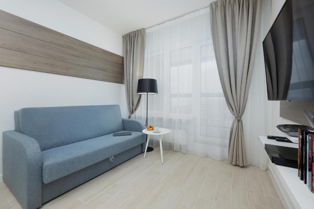 Televízia a/alebo spoločenská miestnosť v ubytovaní Apartamenty Aquamarina Onyx by Noclegi Renters