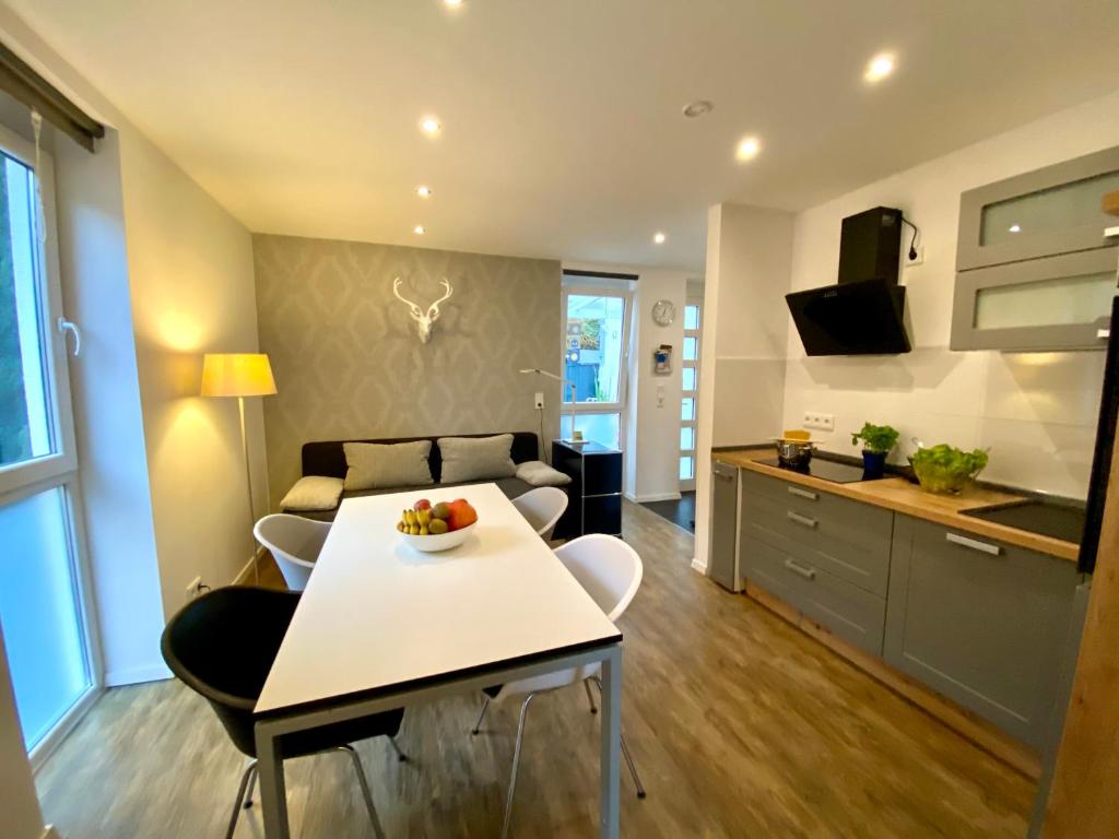 a kitchen and living room with a table and chairs at Apartment End in Heidelberg